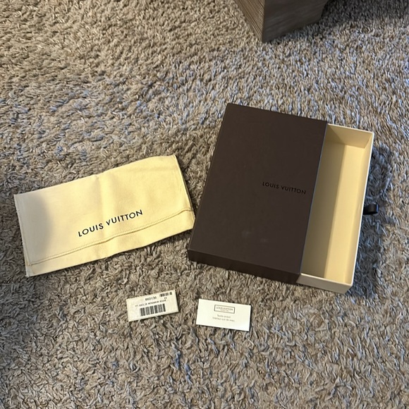 Authentic Louis Vuitton Monogram Emilee Wallet - Picture 10 of 10